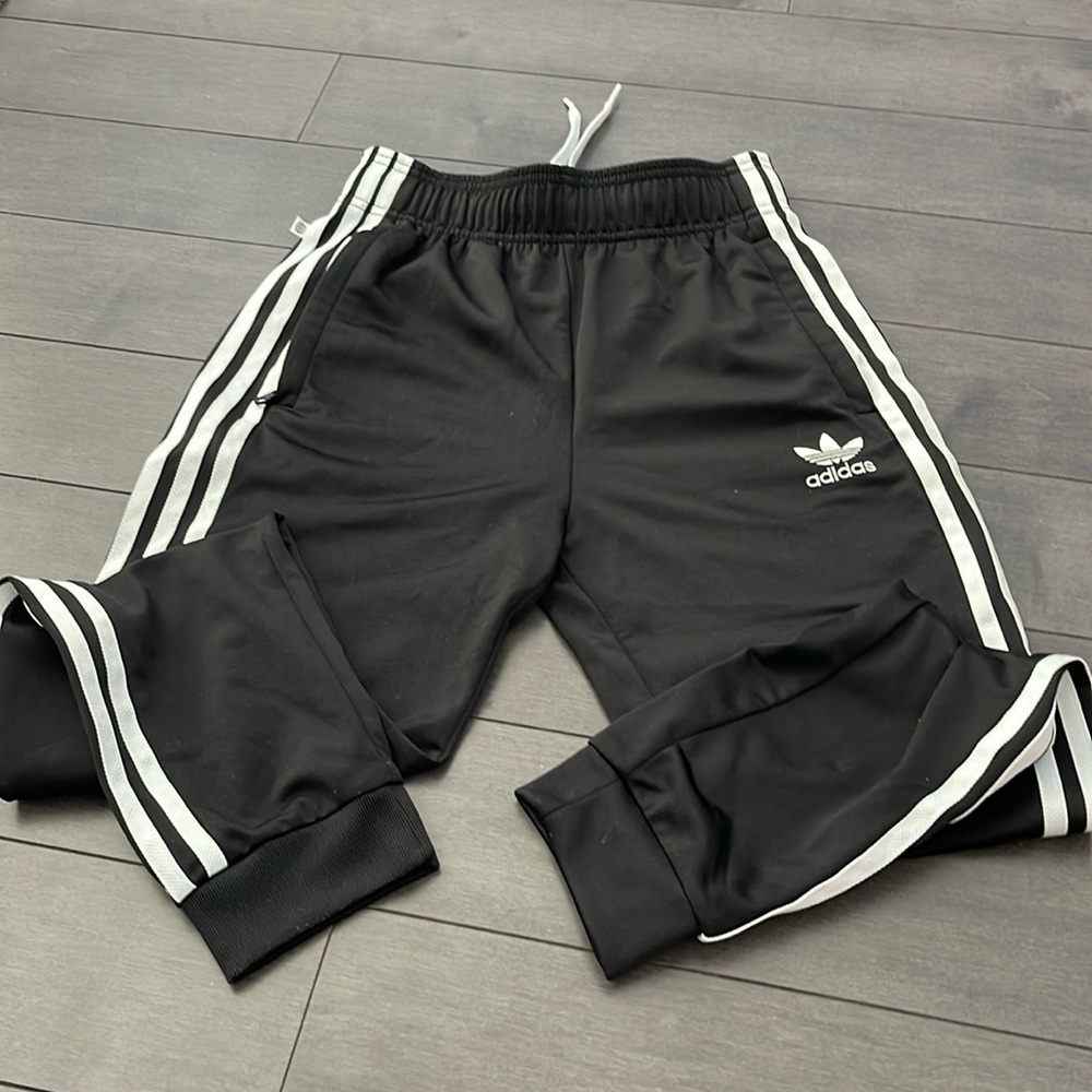 5/$10 Adidas joggers. Size M.